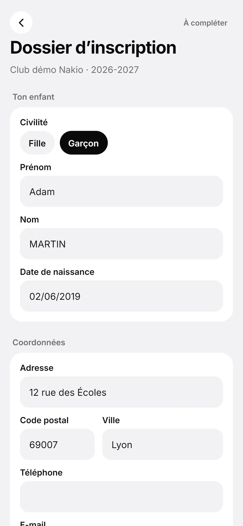 Nakio sur téléphone : le dossier d’inscription d’une famille